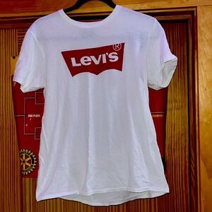 Levi’s T shirt
